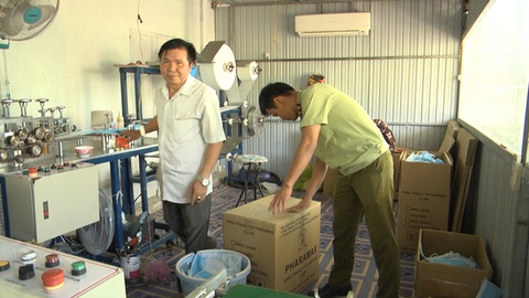 Phạt 35 triệu đồng, buộc tiêu hủy 42.000 khẩu trang một cơ sở sản xuất chui - Ảnh 1. Phạt 35 triệu đồng, buộc tiêu hủy 42.000 khẩu trang một cơ sở sản xuất chui - Ảnh 1.