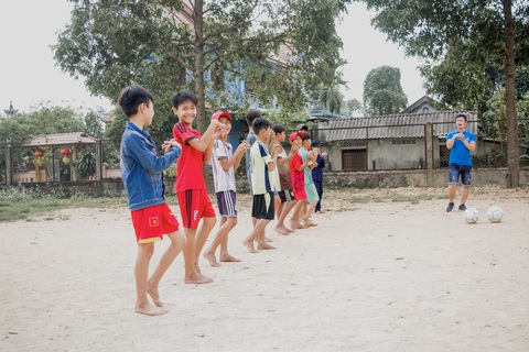 Liên đoàn Bóng đá châu Âu giúp đỡ trẻ em đường phố tại Việt Nam - Ảnh 1. Liên đoàn Bóng đá châu Âu giúp đỡ trẻ em đường phố tại Việt Nam - Ảnh 1.
