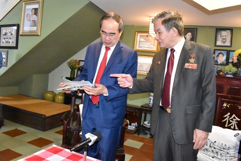 Lãnh đạo TP.HCM thăm Quân khu 7 và các Anh hùng lực lượng vũ trang nhân dân - Ảnh 3. Lãnh đạo TP.HCM thăm Quân khu 7 và các Anh hùng lực lượng vũ trang nhân dân - Ảnh 3.