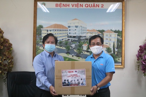 Báo Tuổi Trẻ trao tận tay nhiều trang thiết bị y tế đến Bệnh viện quận 2 - Ảnh 1. Báo Tuổi Trẻ trao tận tay nhiều trang thiết bị y tế đến Bệnh viện quận 2 - Ảnh 1.
