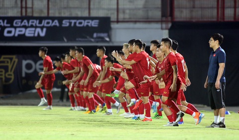 FIFA đề xuất cho thay đến 5 cầu thủ khi đá lại sau dịch COVID-19 - Ảnh 1. FIFA đề xuất cho thay đến 5 cầu thủ khi đá lại sau dịch COVID-19 - Ảnh 1.