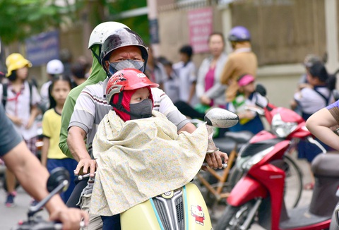Dịp lễ, TP.HCM, Hà Nội ngày nắng nóng, chiều tối có mưa dông nguy hiểm - Ảnh 1. Dịp lễ, TP.HCM, Hà Nội ngày nắng nóng, chiều tối có mưa dông nguy hiểm - Ảnh 1.