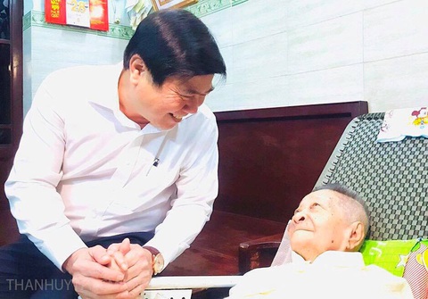 Lãnh đạo TP.HCM thăm Quân khu 7 và các Anh hùng lực lượng vũ trang nhân dân - Ảnh 4. Lãnh đạo TP.HCM thăm Quân khu 7 và các Anh hùng lực lượng vũ trang nhân dân - Ảnh 4.