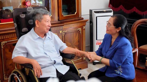 Lãnh đạo TP.HCM thăm Quân khu 7 và các Anh hùng lực lượng vũ trang nhân dân - Ảnh 5. Lãnh đạo TP.HCM thăm Quân khu 7 và các Anh hùng lực lượng vũ trang nhân dân - Ảnh 5.