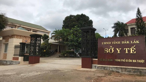 Khởi tố, bắt tạm giam nguyên giám đốc Sở Y tế Đắk Lắk - Ảnh 1. Khởi tố, bắt tạm giam nguyên giám đốc Sở Y tế Đắk Lắk - Ảnh 1.