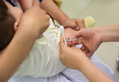 TP.HCM tiêm chủng trở lại sau khi tạm ngưng vì dịch COVID-19 - Ảnh 1. TP.HCM tiêm chủng trở lại sau khi tạm ngưng vì dịch COVID-19 - Ảnh 1.