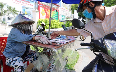 Vé số miền Nam mở bán trở lại từ ngày mai 29-4 - Ảnh 1. Vé số miền Nam mở bán trở lại từ ngày mai 29-4 - Ảnh 1.