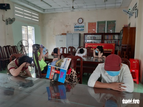 Bất chấp lệnh cấm, 39 nam nữ vô quán hát karaoke và chơi ma túy - Ảnh 1. Bất chấp lệnh cấm, 39 nam nữ vô quán hát karaoke và chơi ma túy - Ảnh 1.