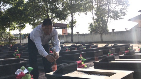 Những thầy giáo cầm bút vào chiến trường - Kỳ 4: Thầy ngã xuống, trường vẫn mở - Ảnh 3. Những thầy giáo cầm bút vào chiến trường - Kỳ 4: Thầy ngã xuống, trường vẫn mở - Ảnh 3.