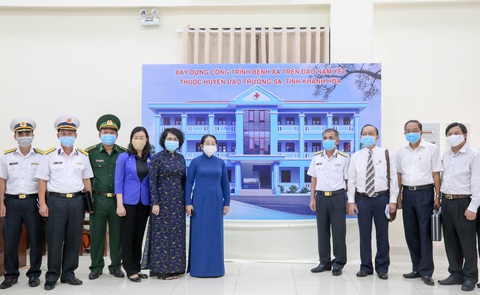TP.HCM trao 30 tỉ đồng xây dựng bệnh xá trên đảo Nam Yết - Trường Sa - Ảnh 2. TP.HCM trao 30 tỉ đồng xây dựng bệnh xá trên đảo Nam Yết - Trường Sa - Ảnh 2.