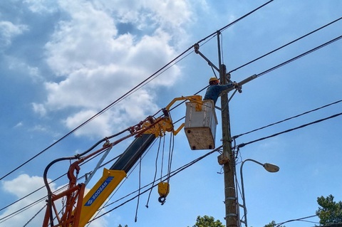 TP.HCM nắng nóng, hóa đơn tiền điện có thể tăng sốc - Ảnh 1. TP.HCM nắng nóng, hóa đơn tiền điện có thể tăng sốc - Ảnh 1.