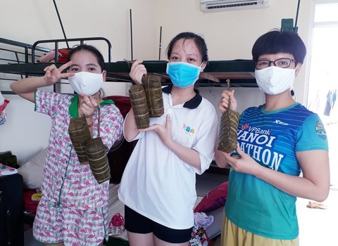 Ngày giỗ Tổ trong khu cách ly - Ảnh 1. Ngày giỗ Tổ trong khu cách ly - Ảnh 1.