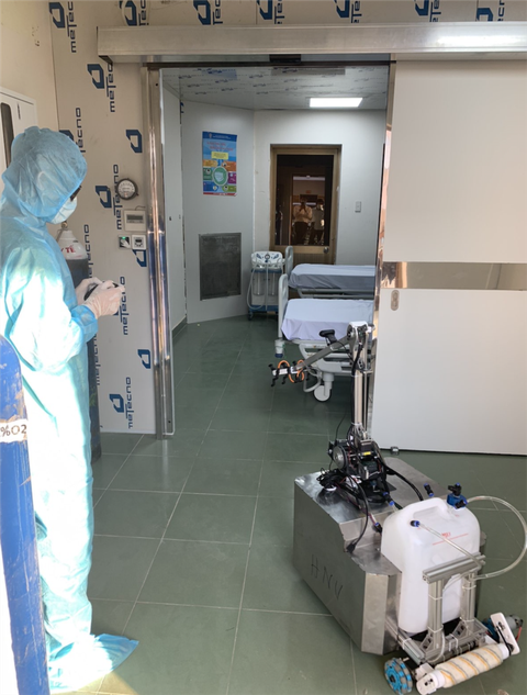 Chiều 3-4, robot bắt đầu khử khuẩn và lau sàn tại khu cách ly dã chiến Củ Chi - Ảnh 5. Chiều 3-4, robot bắt đầu khử khuẩn và lau sàn tại khu cách ly dã chiến Củ Chi - Ảnh 5.