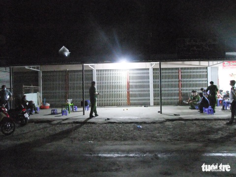 Bênh con bị đánh, cha dùng dao chém 1 người chết, 1 người bị thương - Ảnh 1. Bênh con bị đánh, cha dùng dao chém 1 người chết, 1 người bị thương - Ảnh 1.