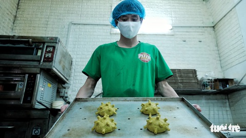 Làm bánh burger hình virus corona để ăn cả nỗi sợ - Ảnh 2. Làm bánh burger hình virus corona để ăn cả nỗi sợ - Ảnh 2.
