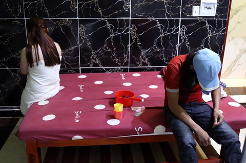 Cơ sở massage kích dục ở Đồng Nai vẫn hoạt động bất chấp lệnh cấm - Ảnh 2. Cơ sở massage kích dục ở Đồng Nai vẫn hoạt động bất chấp lệnh cấm - Ảnh 2.