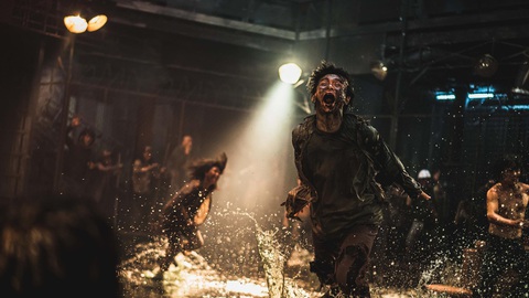 Train to Busan 2: Sẽ rượt đuổi điên rồ như Mad Max? - Ảnh 3. Train to Busan 2: Sẽ rượt đuổi điên rồ như Mad Max? - Ảnh 3.
