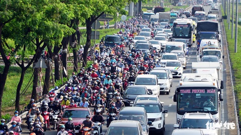 Cửa ngõ miền Tây, phà Cát Lái đông nghẹt - Ảnh 6. Cửa ngõ miền Tây, phà Cát Lái đông nghẹt - Ảnh 6.