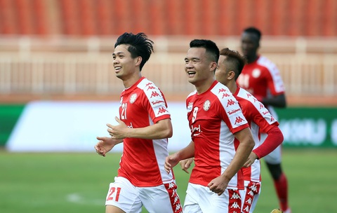 Các CLB V-League: Đau đầu chuyện giảm lương - Ảnh 1. Các CLB V-League: Đau đầu chuyện giảm lương - Ảnh 1.