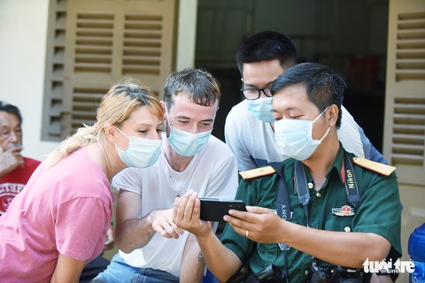 TP.HCM: 1.400 người hoàn thành cách ly được về nhà - Ảnh 3. TP.HCM: 1.400 người hoàn thành cách ly được về nhà - Ảnh 3.