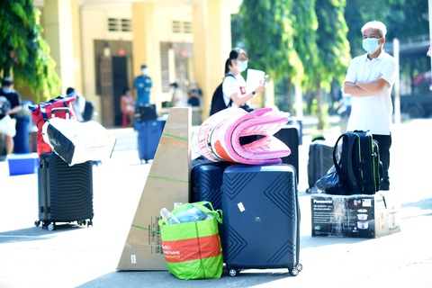 TP.HCM: 1.400 người hoàn thành cách ly được về nhà - Ảnh 4. TP.HCM: 1.400 người hoàn thành cách ly được về nhà - Ảnh 4.