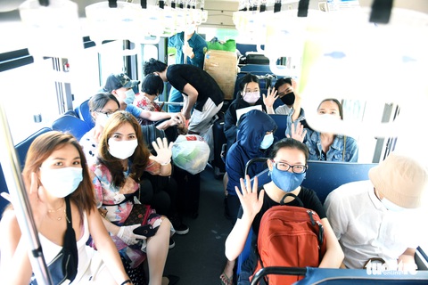 TP.HCM: 1.400 người hoàn thành cách ly được về nhà - Ảnh 13. TP.HCM: 1.400 người hoàn thành cách ly được về nhà - Ảnh 13.