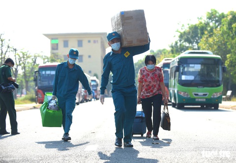 TP.HCM: 1.400 người hoàn thành cách ly được về nhà - Ảnh 6. TP.HCM: 1.400 người hoàn thành cách ly được về nhà - Ảnh 6.