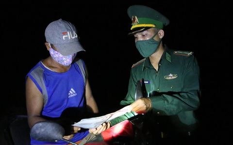 Nóng bỏng ngăn dịch ở vùng biên - Ảnh 2. Nóng bỏng ngăn dịch ở vùng biên - Ảnh 2.
