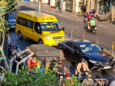 Xe vận chuyển hàng thiết yếu vào nội đô TP.HCM cần những giấy tờ gì? - Ảnh 1. Xe vận chuyển hàng thiết yếu vào nội đô TP.HCM cần những giấy tờ gì? - Ảnh 1.
