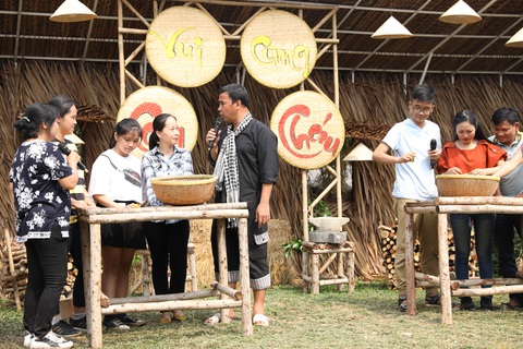 Cả nhà bên nhau trong Vui cùng con cháu của MC Quyền Linh - Ảnh 2. Cả nhà bên nhau trong Vui cùng con cháu của MC Quyền Linh - Ảnh 2.