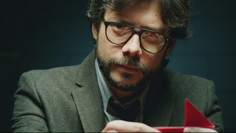 Money Heist: Vụ cướp ngân hàng mà chắc hẳn Albert Einstein là người viết kịch bản? - Ảnh 5. Money Heist: Vụ cướp ngân hàng mà chắc hẳn Albert Einstein là người viết kịch bản? - Ảnh 5.