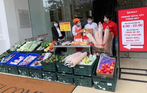 Mở thêm các cửa hàng dã chiến cung ứng thực phẩm cho dân - Ảnh 1. Mở thêm các cửa hàng dã chiến cung ứng thực phẩm cho dân - Ảnh 1.