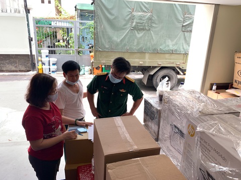 TP.HCM tiếp nhận hơn 81 tỉ đồng cho phòng chống COVID-19 và hạn mặn - Ảnh 2. TP.HCM tiếp nhận hơn 81 tỉ đồng cho phòng chống COVID-19 và hạn mặn - Ảnh 2.