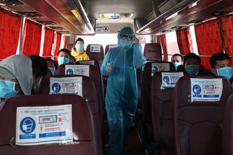Kiểm tra y tế tại cửa ngõ TP.HCM: người thân nhiệt cao được giữ lại theo dõi - Ảnh 9. Kiểm tra y tế tại cửa ngõ TP.HCM: người thân nhiệt cao được giữ lại theo dõi - Ảnh 9.