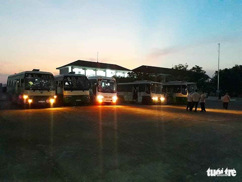 Hỗ trợ xe đưa gần 400 công dân từ Campuchia hoàn thành cách ly về nhà - Ảnh 4. Hỗ trợ xe đưa gần 400 công dân từ Campuchia hoàn thành cách ly về nhà - Ảnh 4.