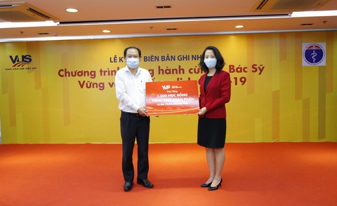 VUS tiếp sức cùng y bác sĩ và cán bộ y tế chống dịch - Ảnh 2. VUS tiếp sức cùng y bác sĩ và cán bộ y tế chống dịch - Ảnh 2.