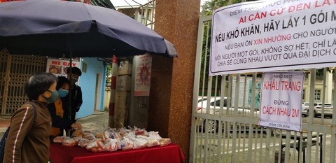 Giữa cái rét nàng Bân thủ đô, gói quà giản dị ấm lòng ai cần cứ đến lấy - Ảnh 8. Giữa cái rét nàng Bân thủ đô, gói quà giản dị ấm lòng ai cần cứ đến lấy - Ảnh 8.