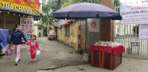 Giữa cái rét nàng Bân thủ đô, gói quà giản dị ấm lòng ai cần cứ đến lấy - Ảnh 5. Giữa cái rét nàng Bân thủ đô, gói quà giản dị ấm lòng ai cần cứ đến lấy - Ảnh 5.