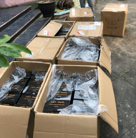 Mất hơn 4.000 khẩu trang làm từ thiện khi chuyển phát nhanh - Ảnh 1. Mất hơn 4.000 khẩu trang làm từ thiện khi chuyển phát nhanh - Ảnh 1.