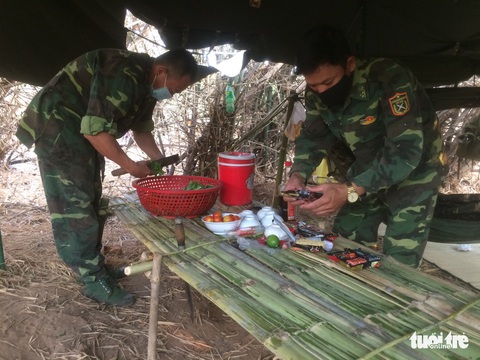 Những chốt chặn dịch trong lòng rừng - Ảnh 6. Những chốt chặn dịch trong lòng rừng - Ảnh 6.