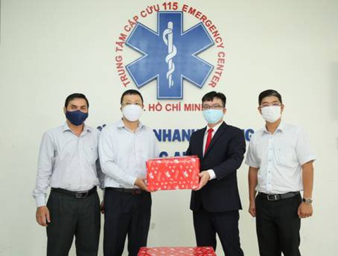 VUS tiếp sức cùng y bác sĩ và cán bộ y tế chống dịch - Ảnh 3. VUS tiếp sức cùng y bác sĩ và cán bộ y tế chống dịch - Ảnh 3.