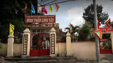 Truy tìm bức tranh cổ nặng 50kg bị đánh cắp khỏi đình thần Linh Tây, Thủ Đức - Ảnh 1. Truy tìm bức tranh cổ nặng 50kg bị đánh cắp khỏi đình thần Linh Tây, Thủ Đức - Ảnh 1.