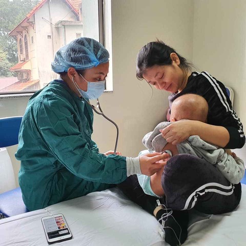 Bệnh nhi mắc bệnh hiếm gặp đầu tiên ở Việt Nam được ghép tủy thành công - Ảnh 1. Bệnh nhi mắc bệnh hiếm gặp đầu tiên ở Việt Nam được ghép tủy thành công - Ảnh 1.