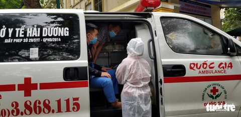 Sàng lọc, khai báo tiền sử dịch tễ ngay cổng ra vào Bệnh viện Phụ sản trung ương - Ảnh 9. Sàng lọc, khai báo tiền sử dịch tễ ngay cổng ra vào Bệnh viện Phụ sản trung ương - Ảnh 9.