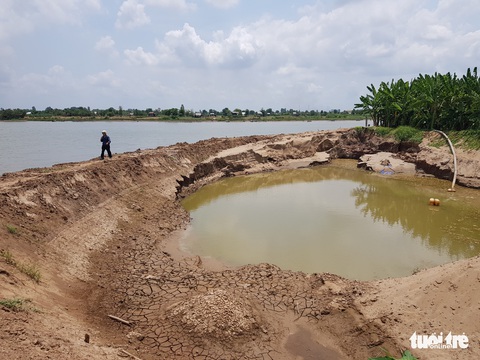 An Giang: cát tặc vẫn lộng hành trên sông - Ảnh 1. An Giang: cát tặc vẫn lộng hành trên sông - Ảnh 1.