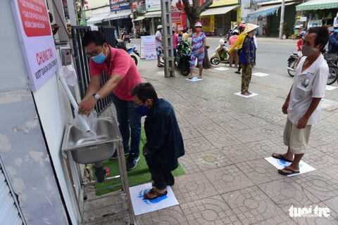 ATM gạo’ ở Tân Phú tuôn trào nhân ái Sài Gòn 24/24 - Ảnh 1. ATM gạo’ ở Tân Phú tuôn trào nhân ái Sài Gòn 24/24 - Ảnh 1.