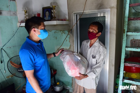 5.000 phần quà cho người gặp khó khăn vì COVID-19 - Ảnh 7. 5.000 phần quà cho người gặp khó khăn vì COVID-19 - Ảnh 7.