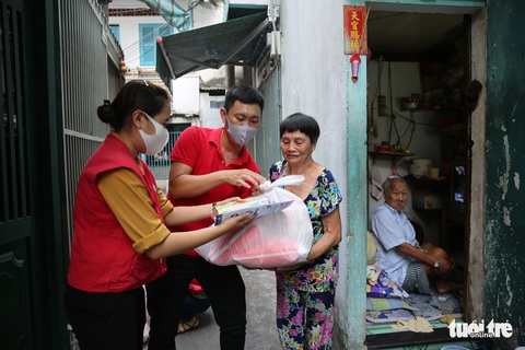 5.000 phần quà cho người gặp khó khăn vì COVID-19 - Ảnh 5. 5.000 phần quà cho người gặp khó khăn vì COVID-19 - Ảnh 5.