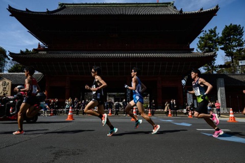 Các vận động viên marathon tham gia chạy đua trên ứng dụng - Ảnh 1. Các vận động viên marathon tham gia chạy đua trên ứng dụng - Ảnh 1.