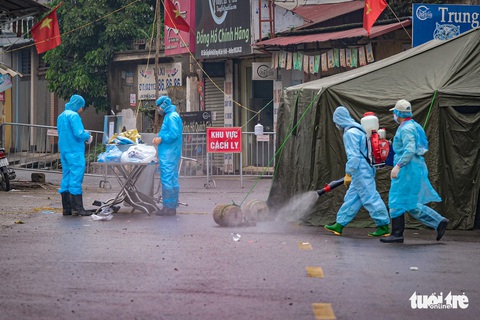Toàn bộ công an một phường Hà Nội bị cách ly vì liên quan bệnh nhân 243 - Ảnh 1. Toàn bộ công an một phường Hà Nội bị cách ly vì liên quan bệnh nhân 243 - Ảnh 1.